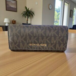 Michael Kors Signature Logo Jet Set Travel Carryall Wallet/Clutch In Brown Acorn